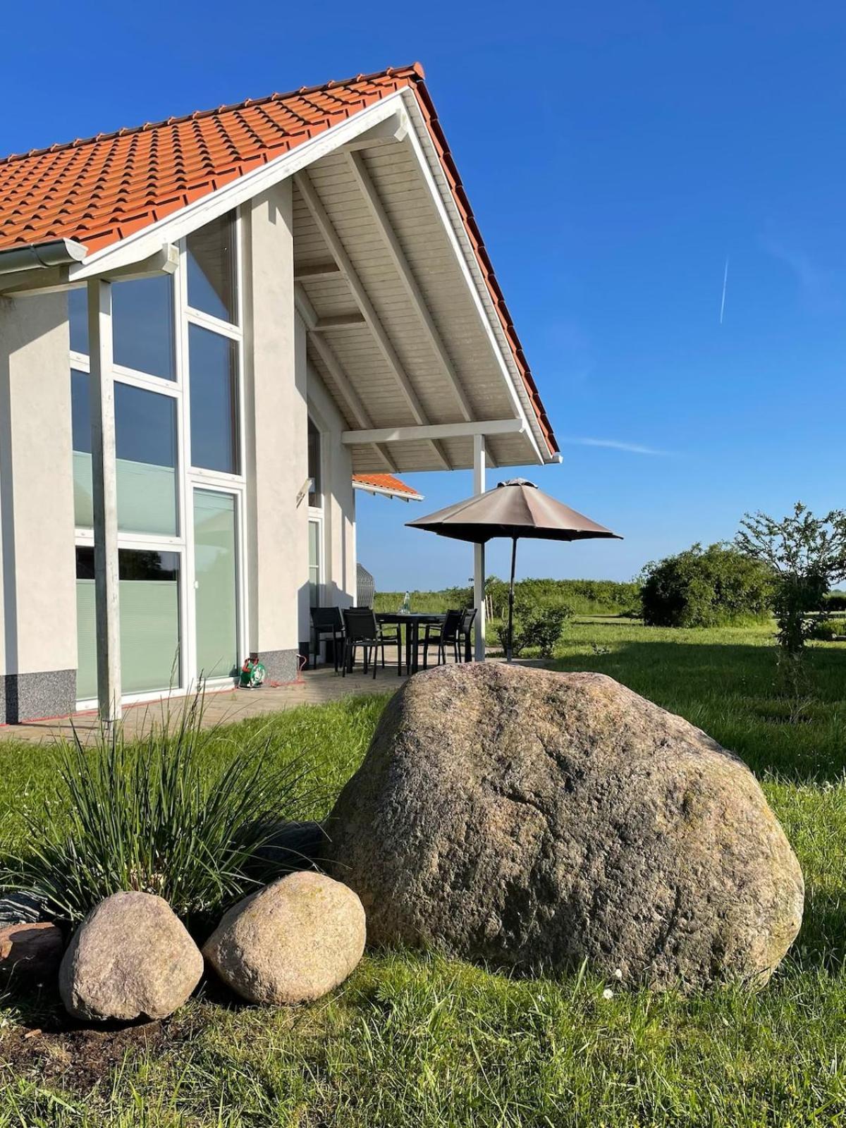 Villa Ostseebrise Трент Екстериор снимка